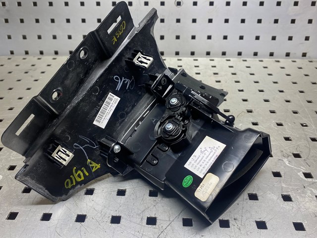Решітка повітропровода ліва Tesla 100783400C ціна, від 8.45 USD