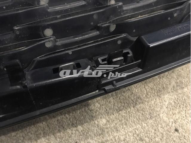 Решітка радіатора LR083321 Land Rover