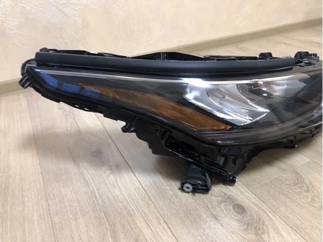 Купити 811100E460 Toyota Фара правая