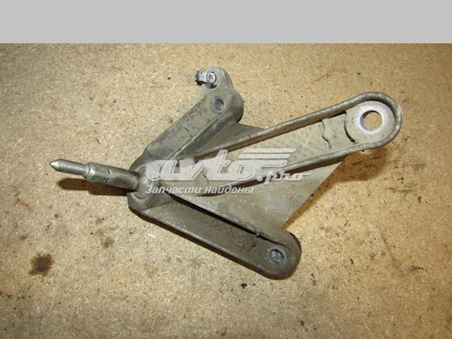 Кронштейн подушки КПП 8200043084 Nissan/Infiniti