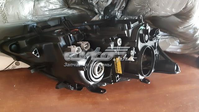 811700E160 Toyota Фара дальнього світла в зборі