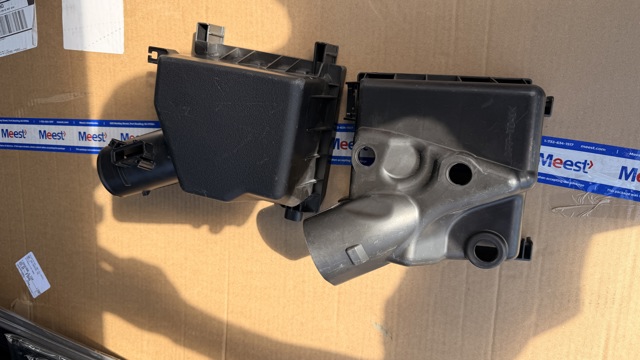 Корпус повітряного фільтра Toyota 1770024640 ціна, від 228.04 USD