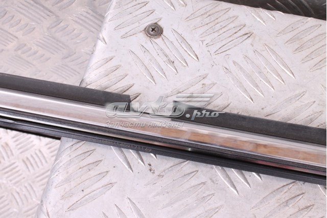 GHK150660E Mazda Молдинг опускного скла двері задньої, правої