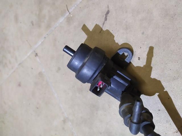 YC1Q9E882 Ford 