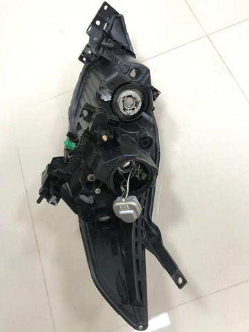 Купити CD9351031B Mazda Права блок фара