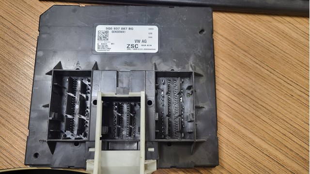 5Q0937087BG VAG Блок комфорту
