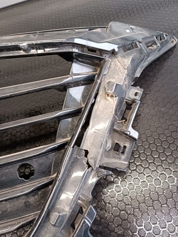 BJE150712B Mazda Решітка радіатора
