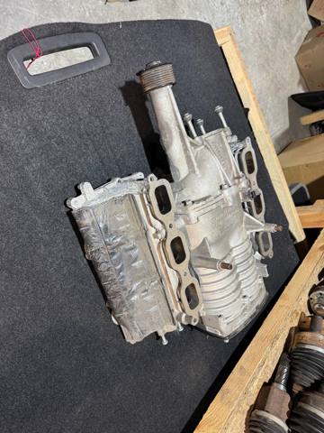 C2Z18622 Jaguar Колектор впускний нижній
