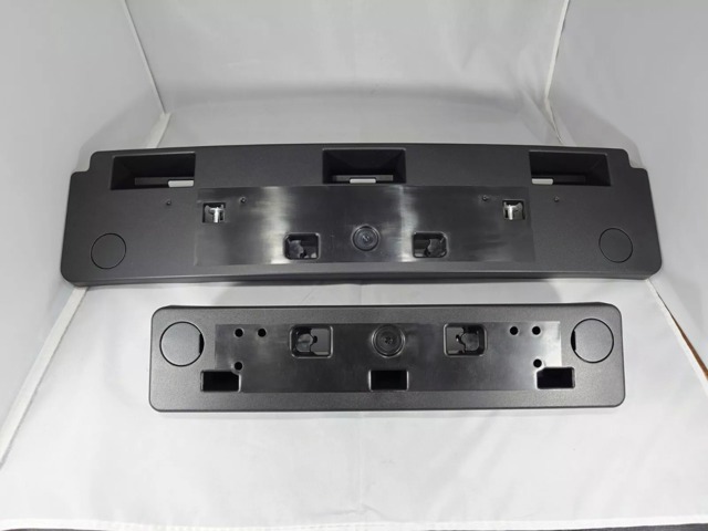 Кріплення переднього номера автомобіля Mazda KB8M50180 ціна, від 25.36 USD
