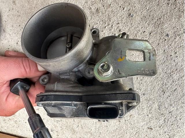 Купити PE2713640 Mazda Дросільна заслінка