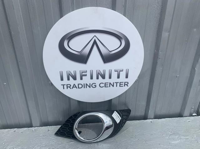 Заглушка/ решітка протитуманних фар бампера переднього, права 622563JA0B Nissan/Infiniti