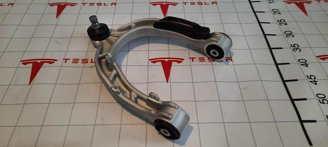 Важіль передньої підвіски верхній, лівий Tesla Model Y (Tesla Model Y)