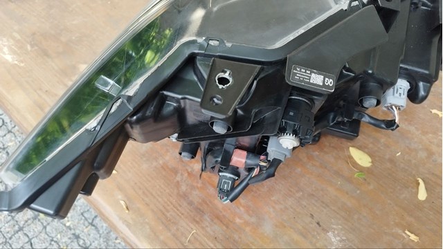 Фара ліва передня Mazda KPF351040 ціна, від 263.35 USD