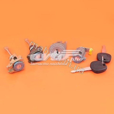 Купити 1018011447 Geely Личинки замків