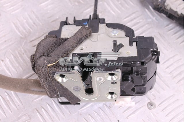 Купити 825015NA0A Nissan/Infiniti Замок задньої двері, лівої