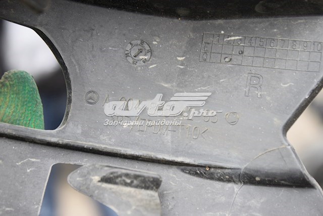 Кронштейн кріплення бампера переднього правий FPS FP4637932