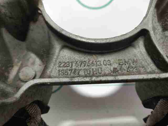 Кронштейн подушки КПП 22316796613 BMW