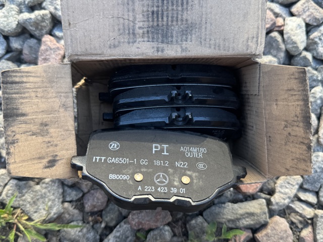 Купити A0004209605 Mercedes Задні колодки