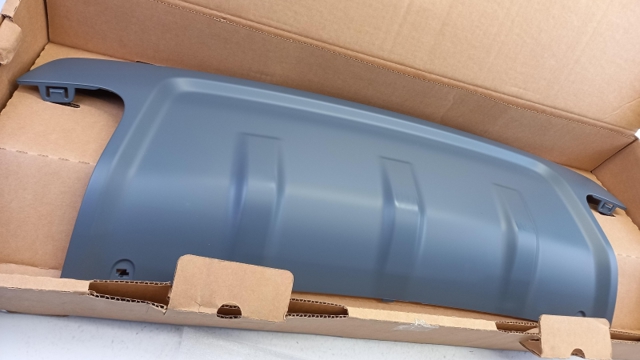 Купити LR105079 Land Rover Накладка бампера заднього, центральна