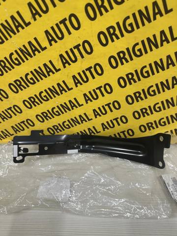 KB7W52B22A Mazda Кронштейн бампера заднього, правий