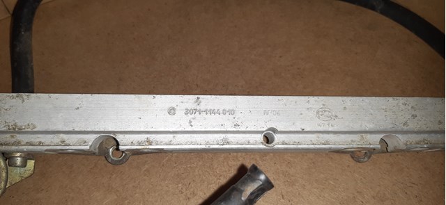 Регулятор тиску палива в паливній рейці ВАЗ 2111 