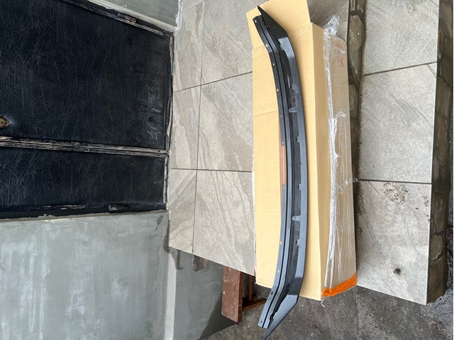 Накладка (рамка) решітки радіатора Mazda KB8A507E1BBB ціна, від 64.12 USD