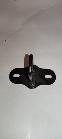 Стояк-гак замка капота Tesla 103301500C ціна, від 25.34 USD