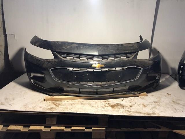 Передній бампер 84042377 General Motors