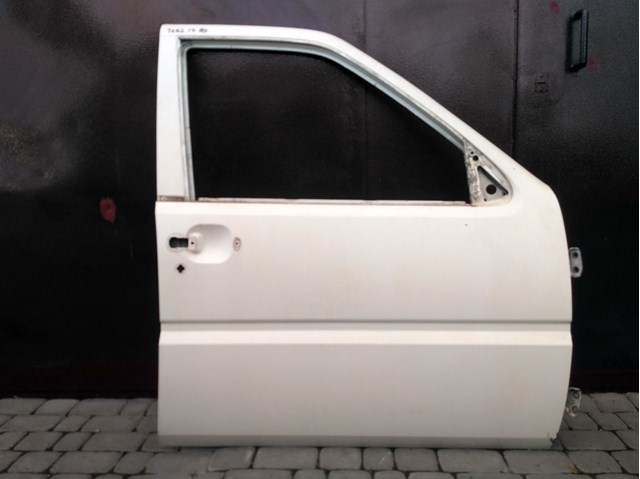 Двері передні, праві Nissan Terrano 2 (R20) (Нісан Террано)