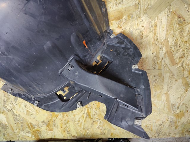 Підкрилок передній лівий на Audi Q3  F3B