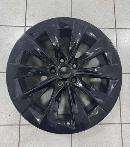 107689100B Tesla 