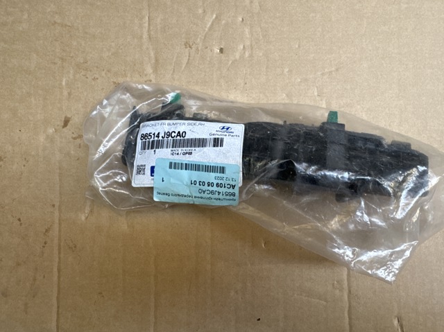 Направляюча переднього бампера, права Hyundai/Kia 86514J9CA0 ціна, від 14.90 USD