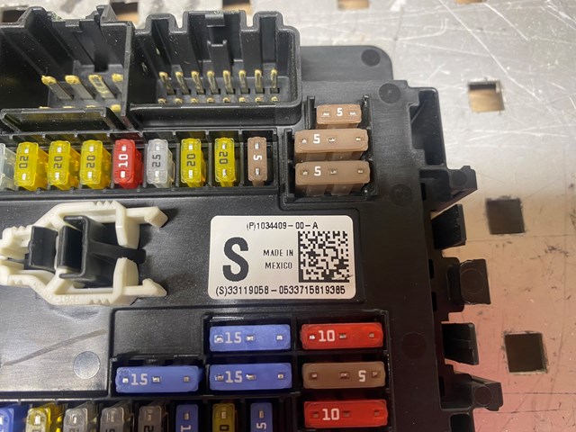 103440900A Tesla 