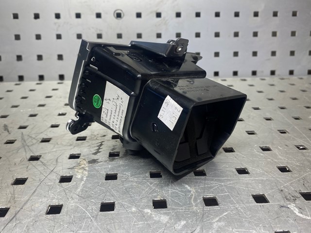 Решітка повітропровода ліва Tesla 600762900C ціна, від 11.25 USD