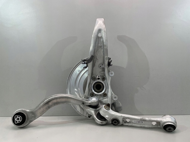 Купити 6884386 BMW Цапфа поворотна права