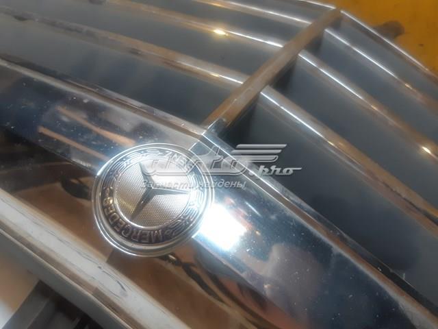 Решітка радіатора A2128800183 Mercedes