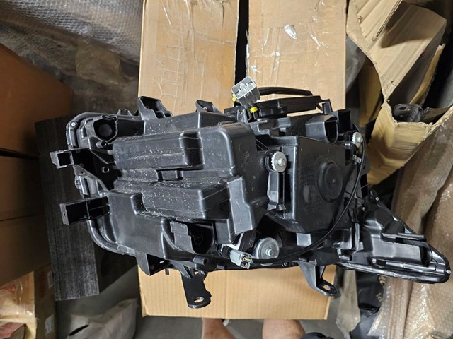 Фара ліва 8118560G20 Toyota