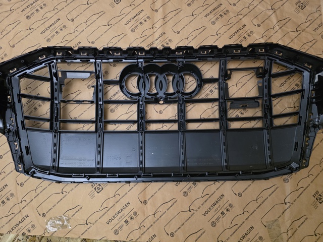 Облицювання радіатора VAG 4M0853651AK ціна, від 156.32 USD