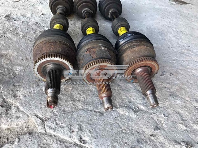 Ліва піввісь 495002W100 Hyundai/Kia
