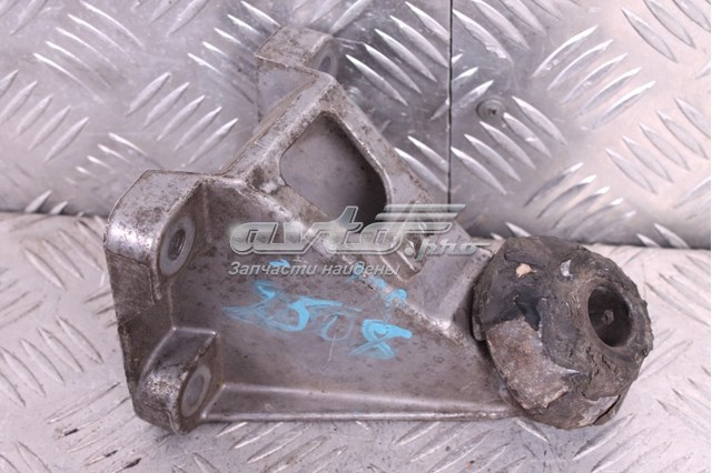 Кронштейн подушки (опори) двигуна, лівої Jaguar C2P5731 ціна, від 31.59 USD