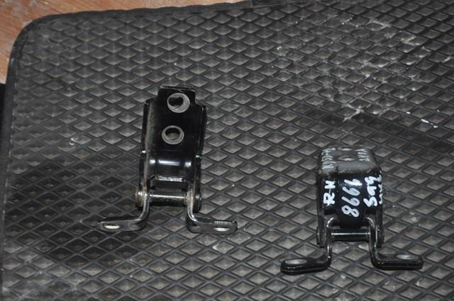 Петля задніх дверей, правих Mazda KD5372240A ціна, від 7.03 USD