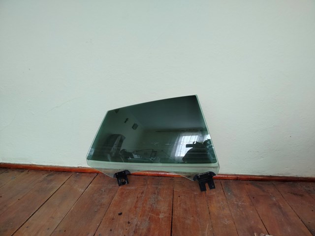 Купити 600657100D Tesla Скло задніх дверей, правих