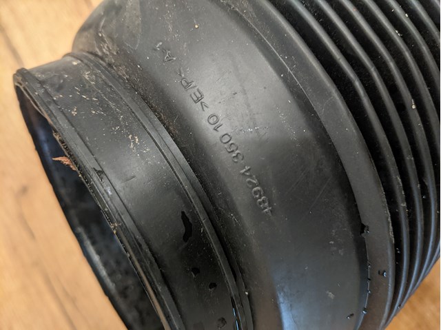 4892435010 Toyota 