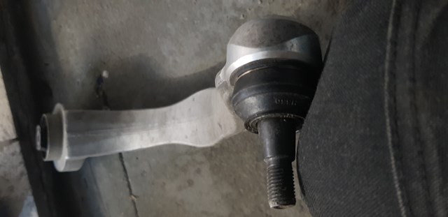 Правий важіль передній нижній підвіски VAG 8W0407696A