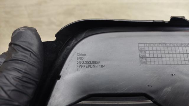 Решітка переднього бампера, ліва верхня Signeda PVG99156CAL