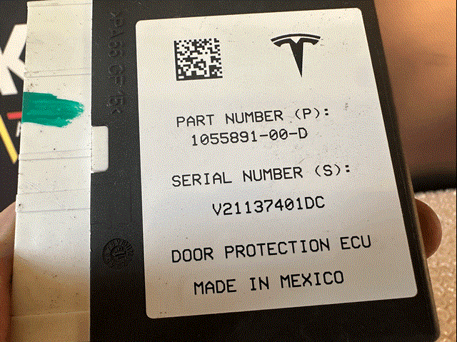 105589100D Tesla 