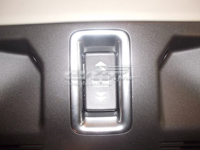  Land Rover LR063037
