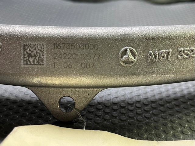 Важіль/тяга задньої підвіски подовжній нижній, правий Mercedes A1673503000
