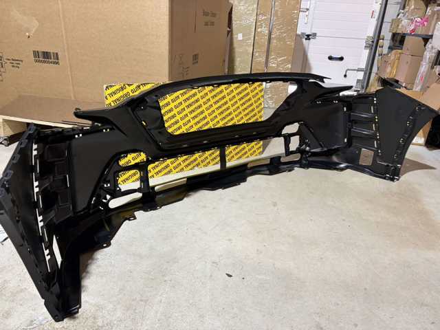 Бампер передній Subaru 57704AN02A