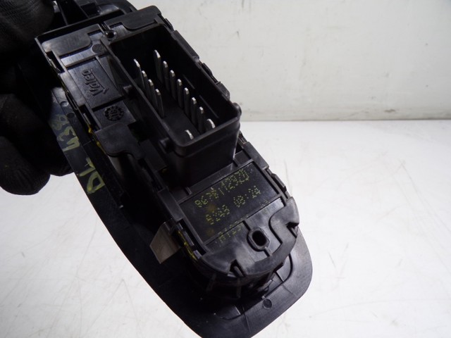96751129ZD Peugeot/Citroen Кнопки переднього лівого склопід'ємника